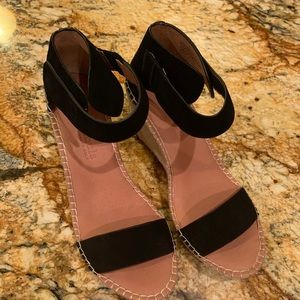 Kenneth Cole ankle strap sandals